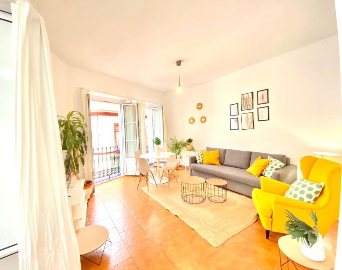Comfortable Old Town, Parking Optional Apartment Sevilla