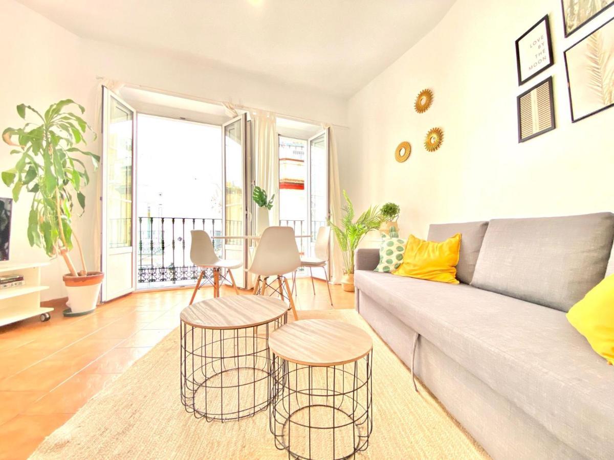 Comfortable Old Town, Parking Optional Apartment Sevilla