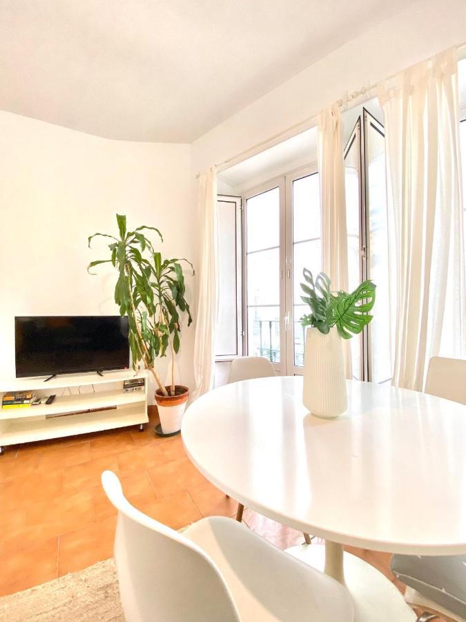 Comfortable Old Town, Parking Optional Apartment Sevilla