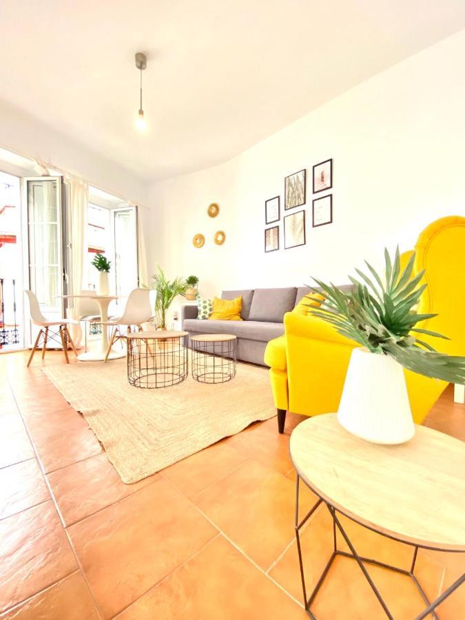 Comfortable Old Town, Parking Optional Apartment Sevilla