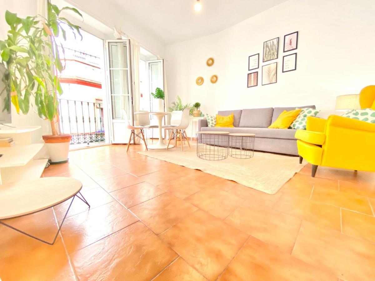 Comfortable Old Town, Parking Optional Apartment